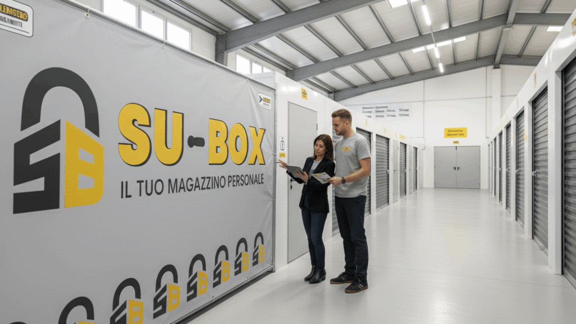 Famiglia che sistema scatole in un box medio