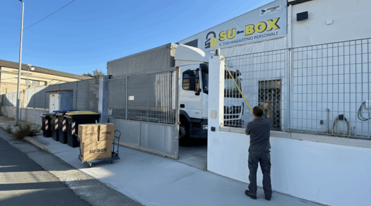 Furgone SU-BOX su strada urbana di Cagliari